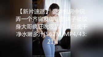 在床上掰穴揉搓深喉口交后骑乘猛操看妹子表情有点吃不消