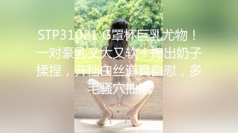 KTV探花，颜值不错的风骚学妹制服诱惑，KTV内扒下内裤抠她逼，酒瓶子插她，温柔的舔弄鸡巴，暴力后入真骚