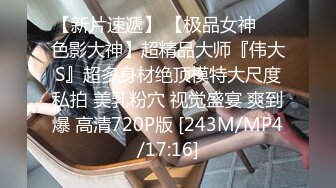 跟随偷窥爱拍照的漂亮小姐姐 皮肤白皙 饱满大屁屁很性感