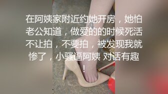 黑客破解家庭摄像头偷拍奶子坚挺身材不错的靓妹洗澡还不时对着镜头看