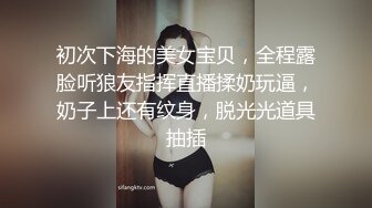 插到女友自己扭屁股