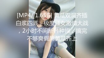 自驾游时偷窥隔壁小情侣啪啪 真想告诉他 小女友身材真好 后续被发现了 但也没耽误人家继续 貌似人家根本不再付