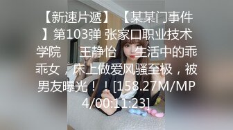 大奶骚货少妇 全裸诱惑 手指插逼自慰大秀 掰开逼逼诱惑 来回抽插呻吟 两个奶子又大又白 非常诱人