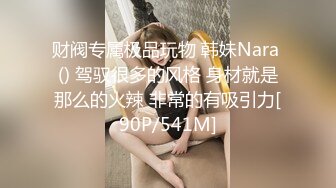 两个超嫩美少女，白皙屁股美乳嫩穴，约了个炮友轮流操，无毛粉嫩小穴，骑乘位猛操，扶细腰后入