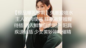 妹子边和舍友聊天边拍她们换衣服