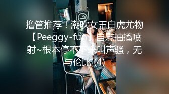 蝴蝶逼大奶良家人妻的诱惑，全程露脸淫水湿透骚内裤闻起来好骚啊，道具抽插骚逼特写展示给狼友看不要错过