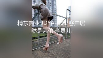 极品女神细腰美腿很是迷人，美臀翘起假屌后入，无毛骚穴一下下深插