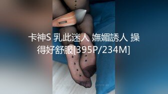 学校图书馆上自习,尾随窥视同桌上厕所,欣赏初毛鸡喷射被发现了