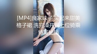 女神校花国庆放假了 回到土豪大叔租的套房就干 玩穴深喉口交无套啪啪一顿抽插爆操 还准备了AV学妹套装玩制服诱惑