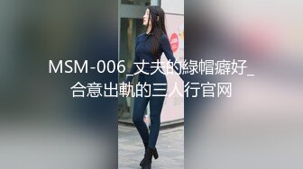 户外少妇勾引路人：怕什么呀帅哥，有人更刺激，他们看到了邀请一起来操我