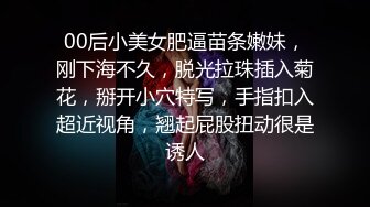 三男一女玩弄少妇，全程露脸激情啪啪，揉奶玩逼各种抽插，草逼又草嘴给少妇干的高潮不断，浪叫不断精彩刺激