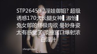 太刺激了吧性感一对骚闺蜜为了满足狼友妹子穿紧身牛仔裤翘着屁股脱下裤子道具插逼淫语就操她嫩逼