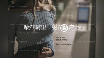 《极品CP魔手外购》色胆包天坑神潜入某公司女厕独占坑位隔板缝中现场实拍超多美女小姐姐方便，脸逼同步前后拍太顶了 (4)