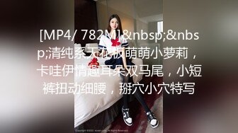 漂亮女友 在家被扛着大长腿无套输出 爸妈在隔壁都不敢叫出声 电视声音开大点 当然他们不会进来 只是怕听到尴尬