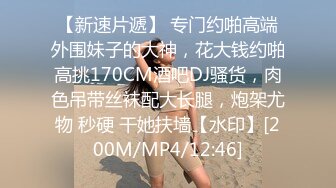 【芷仪g宝】微博128万粉，巨乳肥臀女神尤物最新露脸定制，制服小恶魔大黑牛自慰，淫语挑逗 (1)