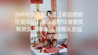 [MP4/ 1.17G]&nbsp;&nbsp; 黑丝高跟露脸女模特让大哥抱着掰开骚穴给狼友看真骚，交大鸡巴让大哥在床上各种抽插爆草