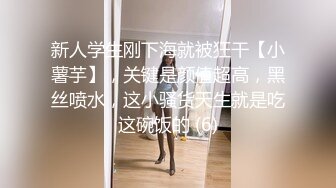 美容院的老板娘店里没人自己骚，自己给逼里拿注射器打性药，骚逼特写道具抽插浪荡呻吟，尿尿给狼友看真骚