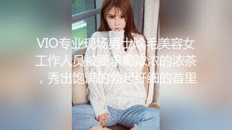 淫荡眼镜小骚货，夫妻居家操逼，苗条身材美乳，按摩器震穴好想要，翘起屁股后入，骑乘爆操