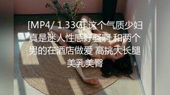 《极品CP魔手外购》色胆包天坑神潜入某公司女厕独占坑位隔板缝中实拍超多美女小姐姐方便，脸逼同步前后拍太顶了 (3)