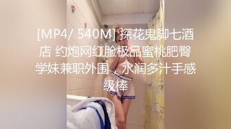 某大学情侣情欲来了偷跑到小巷子里面艹逼，没想到头顶上有人被偷拍，女主很漂亮，吃鸡技术一流！ (2)