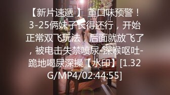 图书馆尾随漂亮的学妹偷拍她的小嫩B