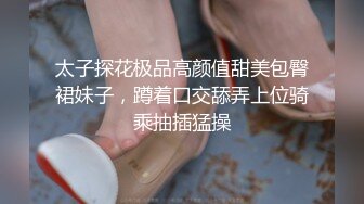 微胖女神露脸来袭，跟狼友互动撩骚精彩小秀