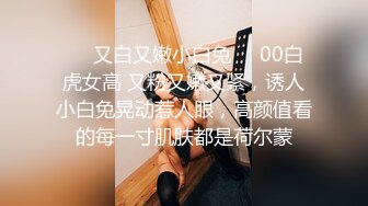 18超清纯双马尾萝莉妹自慰诱惑，贫乳小奶子揉搓无毛嫩穴，两根手指抠入抽插，白色丝袜张开双腿，看着非常诱人