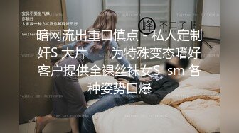 熟女妈妈网络兼职赚外快，开档丝袜高跟鞋诱惑，全程露脸听狼友指挥大黑牛自慰骚穴浪荡呻吟，表情好骚啊