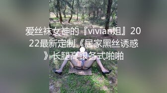 穿着碎花裙的小骚货被我无套后入操出白浆