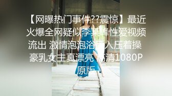 偷拍高颜值美女乳头穿洞 痛的都快哭了