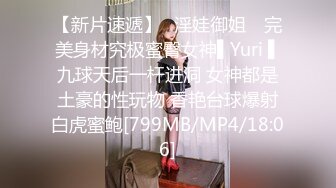 商场女厕小手电偷拍牛仔短裤美女干净肥美的嫩鲍鱼