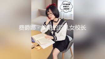 理发店老板娘出来车震：你踩着油门我息不了火啊。  牛逼，开着车大战，屁股坐得真大声！