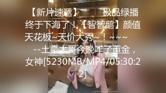 合租房门缝偷窥对门的美女换衣服✿奶子又白又大身材还真不错