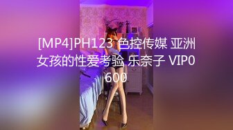 【两个年轻粉嫩的社会渣女】全程露脸被纹身小哥床上玩弄，激情上位让小哥从床上草到床下