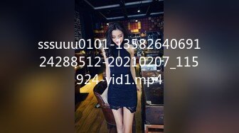 清纯卡哇伊18萝莉嫩妹 ，白色小吊带，厕所怼着小穴特写尿尿