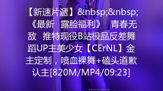 绿衣长裙四眼妹子，走路慢悠悠的，可能是刚才尿尿时姨妈血流的有点多~