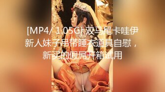 豪乳美女-衣裳湿半-拿脚揉搓美乳，骚艳美甲