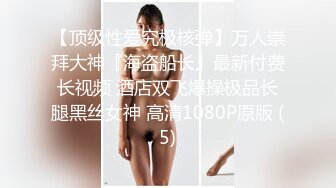 爸爸来了骚女儿很高兴，全程露脸沙发上激情还给舔逼呢，骚女儿把爸爸的鸡巴舔起来压在身下激情抽插好骚啊