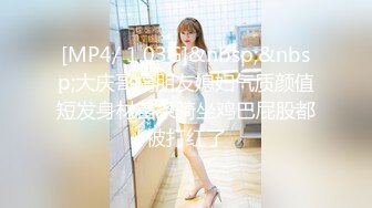 [MP4/ 922M] 小李寻欢酒店约操骚熟女，掏出奶子吸吮狂揉穴，先给屌刮毛再操，双腿肩上扛大力输出