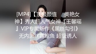 老李极品探花3P兼职小少妇，抠着骚逼让她给口交深喉，各种姿势两个骚男轮草浪女，浪荡呻吟精彩不要错过