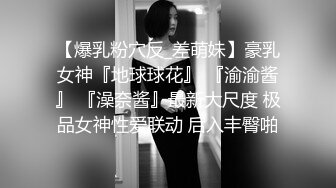 偷拍小少妇洗澡，她聚精会神沐浴着私处，还是刻意让我得逞？