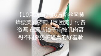 极品CP✅魔手》疯狂大胆坑神躲进商场女_厕独占一个坑位隔板缝中偸_拍各种B形妹子方便▲极限特写镜头快要碰到B了 (6)