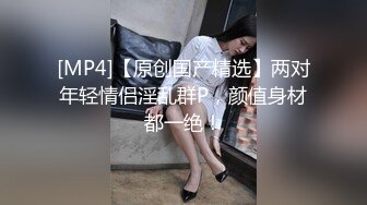 小吃店全景偷拍 B上粘了一块纸巾的小美女