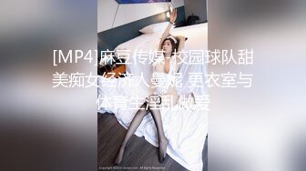 新人小少妇露脸深夜发骚，听狼友指挥慢慢脱光，揉奶玩逼嘴里叼着内裤的样子好骚，按摩棒自慰骚穴浪叫呻吟