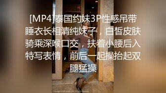 80多斤长腿小骚货，黑丝高跟鞋激情操逼，套上肉丝口交，主动骑乘无毛小穴