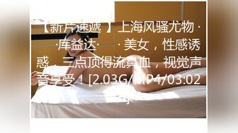 9月新流出 熊学生教学楼手持偷拍老师和女同学上厕所抄底30岁数学老师尿尿原来是个大骚逼两片大阴唇都干的发黑了 (1)