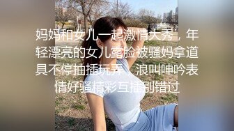 嫖客的自我修养上门快餐，跪在床上后入直接开操，套子掉里面拔出，抬起双腿大力抽插猛操